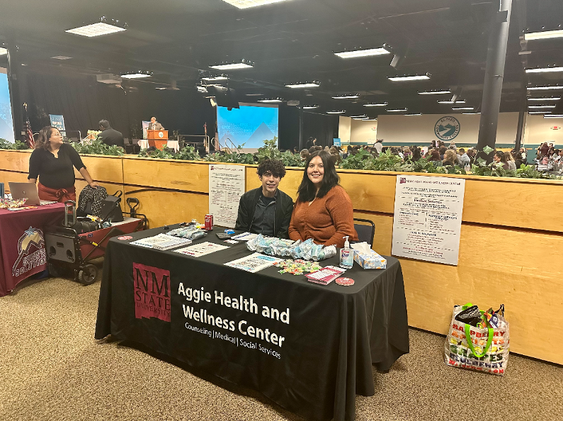 Two Aggies represent NMSU at a health fair